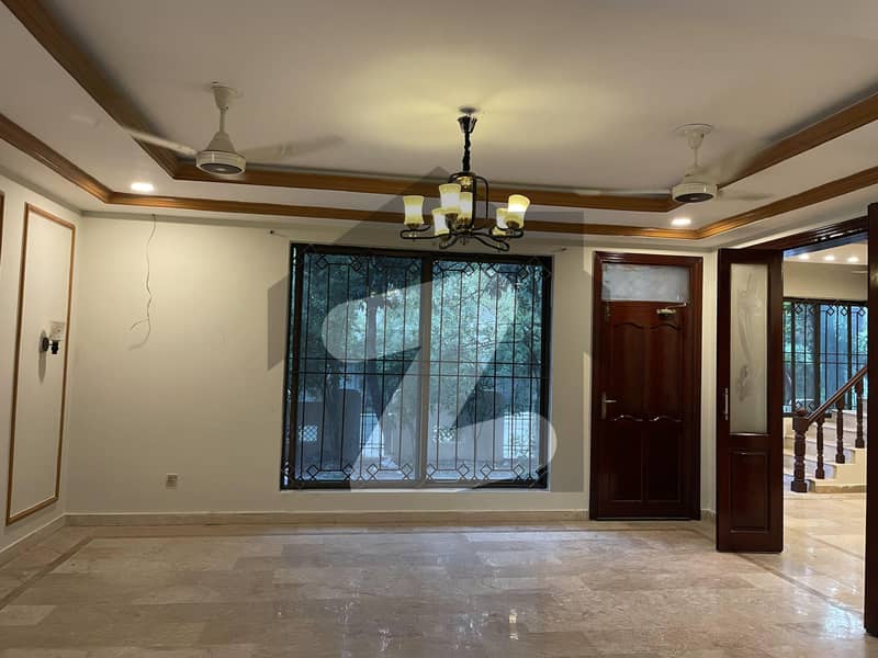 F-11 Full House 6 Bedroom For Rent F-11 Full House 6 Bedroom For Rent