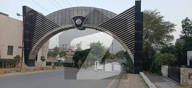 لیک سٹی میڈوز لاہور میں 1 کنال رہائشی پلاٹ 2.5 کروڑ میں برائے فروخت۔