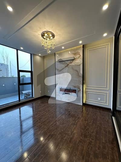10 Marla Beautiful House Available For Sale  just 1 Mnt Drive From the Main Gate!!