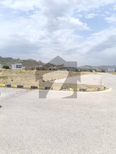 ایم پی سی ایچ ایس - بلاک ای ایم پی سی ایچ ایس ۔ ملٹی گارڈنز,بی ۔ 17,اسلام آباد میں 8 مرلہ رہائشی پلاٹ 1.05 کروڑ میں برائے فروخت۔