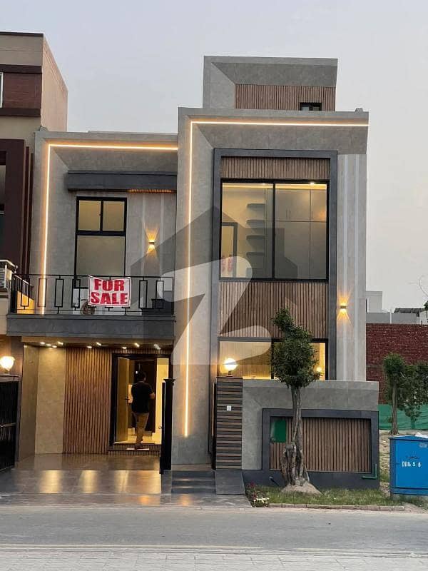 پیراگون سٹی لاہور میں 3 کمروں کا 5 مرلہ مکان 2.25 کروڑ میں برائے فروخت۔ پیراگون سٹی لاہور میں 3 کمروں کا 5 مرلہ مکان 2.25 کروڑ میں برائے فروخت۔