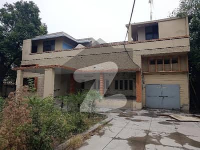 گارڈن ٹاؤن لاہور میں 3 کنال کمرشل پلاٹ 25.0 کروڑ میں برائے فروخت۔