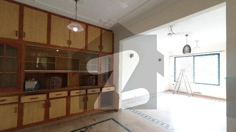 Want To Buy A Upper Portion In I-8?