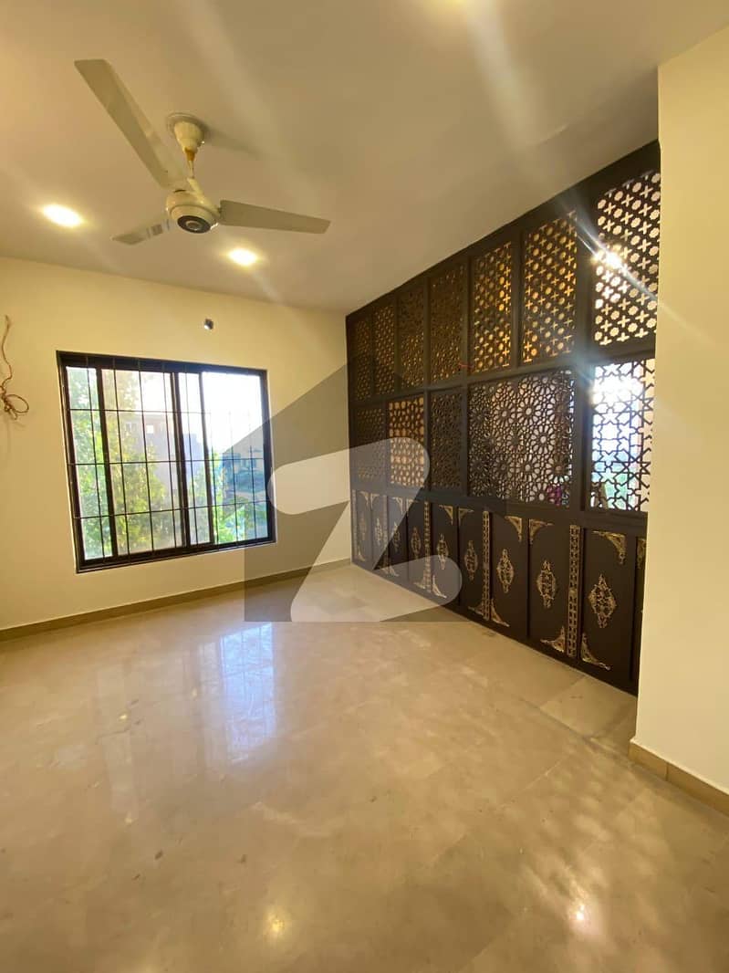Exclusive 1 Kanal Upper Portion with Separate Entrance Exclusive 1 Kanal Upper Portion with Separate Entrance
