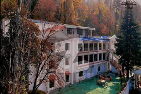 کشمیر روڈ مری میں 11 کمروں کا 3 کنال علاوہ 30.0 کروڑ میں برائے فروخت۔