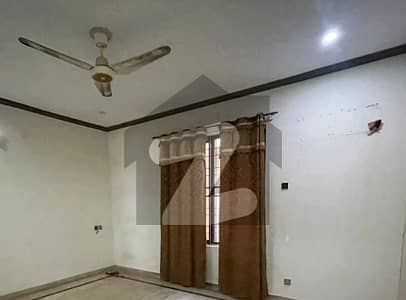 ماڈل ٹاؤن ۔ بلاک کیو ماڈل ٹاؤن,لاہور میں 3 کمروں کا 10 مرلہ بالائی پورشن 65.0 ہزار میں کرایہ پر دستیاب ہے۔