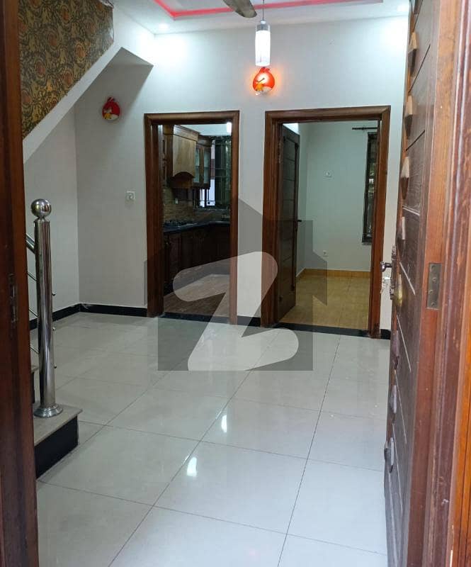 Upper portion available for rent Upper portion available for rent
