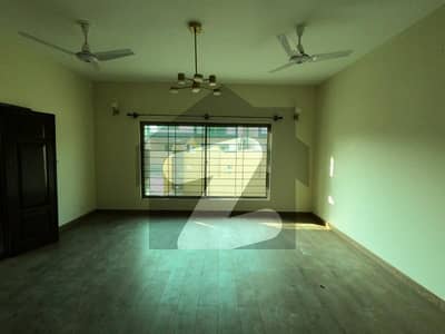 Unoccupied House Of 375 Square Yards Is Available For sale In Cantt