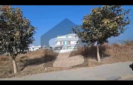 MAIN DOUBLE ROAD 01 KANAL PLOT FOR SALE . . . E. 17/3