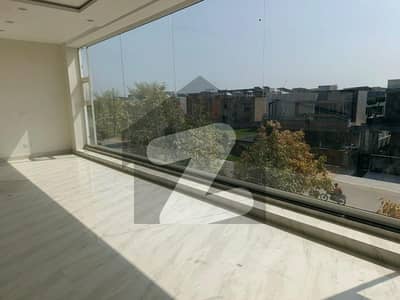 8 MARLA BRAND NEW PLAZA FOR RENT IN DHA PHASE 8 HOT LOCATION