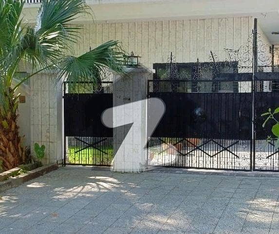 جی ۔ 10 اسلام آباد میں 1 کنال مکان 14.5 کروڑ میں برائے فروخت۔ جی ۔ 10 اسلام آباد میں 1 کنال مکان 14.5 کروڑ میں برائے فروخت۔
