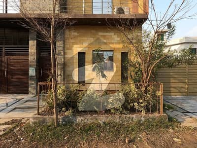Prime Location 10 Marla House In Elite Town For sale At Good Location