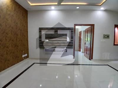 8 Marla Luxury House For Rent