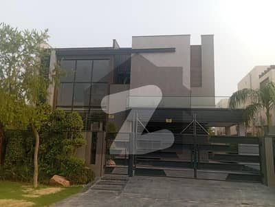 ڈی ایچ اے فیز 7 ڈیفنس (ڈی ایچ اے),لاہور میں 5 کمروں کا 1 کنال مکان 3.25 لاکھ میں کرایہ پر دستیاب ہے۔