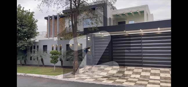 2 Kanal Duplex Houses For Sale Front Elevation: Full 2 Kanal Grand Look & Spacious Living!
