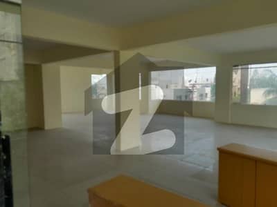 زمزمہ کراچی میں 9 مرلہ دفتر 1.75 لاکھ میں کرایہ پر دستیاب ہے۔