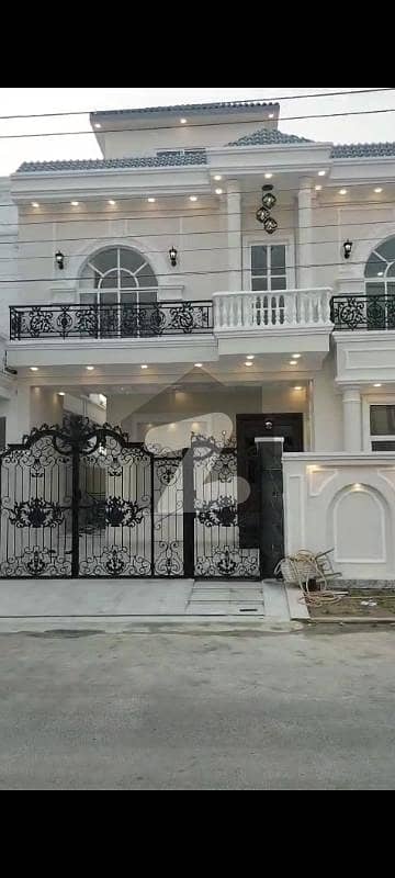 گورنمنٹ سرونٹس ہاؤسنگ سکیم بہاولپور میں 4 کمروں کا 10 مرلہ مکان 4.25 کروڑ میں برائے فروخت۔ گورنمنٹ سرونٹس ہاؤسنگ سکیم بہاولپور میں 4 کمروں کا 10 مرلہ مکان 4.25 کروڑ میں برائے فروخت۔