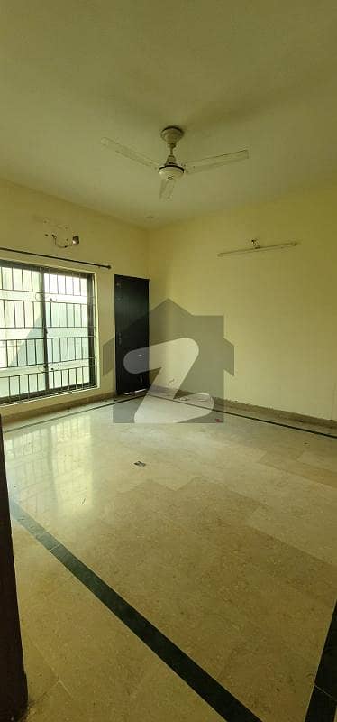 Upper Portion For Rent in G-13 (35x70) Upper Portion For Rent in G-13 (35x70)