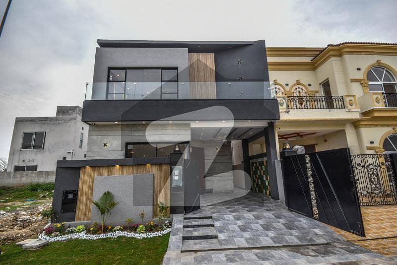 5 MARLA LUXURY HOUSE FOR RENT