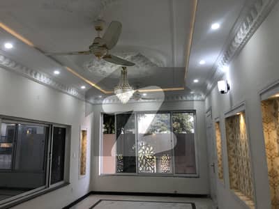 ٹاپ سٹی 1 اسلام آباد میں 5 کمروں کا 10 مرلہ مکان 1.05 لاکھ میں کرایہ پر دستیاب ہے۔