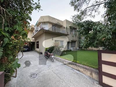 House For Sale In F-6/1, Islamabad Prime Location 666 Square Yards