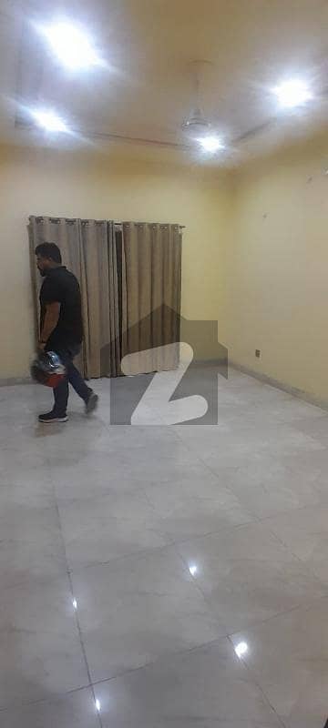 10 MARLA UPPER PORTION AVAILABLE FOR RENT AT TARIQ GARDEN