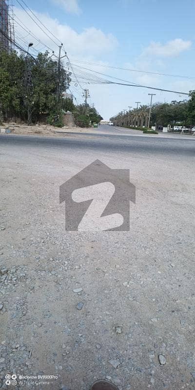 کلفٹن کراچی میں 2 کنال رہائشی پلاٹ 30.0 کروڑ میں برائے فروخت۔