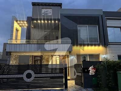 10 MARLA BRAND NEW ULTRA LUXURY MODERN HOUSE FOR SALE IN NARGIS BLOCK EXCELLENT LOCATION BAHRIA TOWN LAHORE