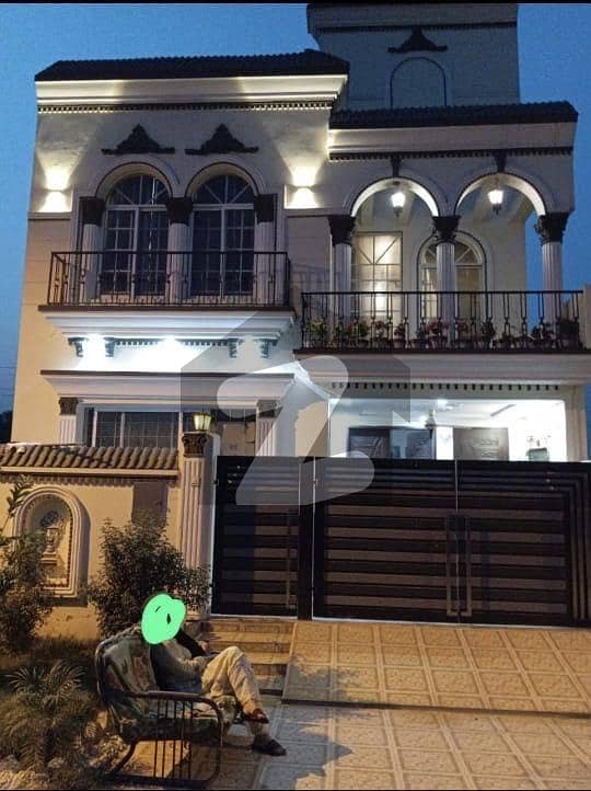 FACING PARK 5 MARLA OWNER CONSTRUCTED HOUSE AVAILABLE FOR SALE FACING PARK 5 MARLA OWNER CONSTRUCTED HOUSE AVAILABLE FOR SALE