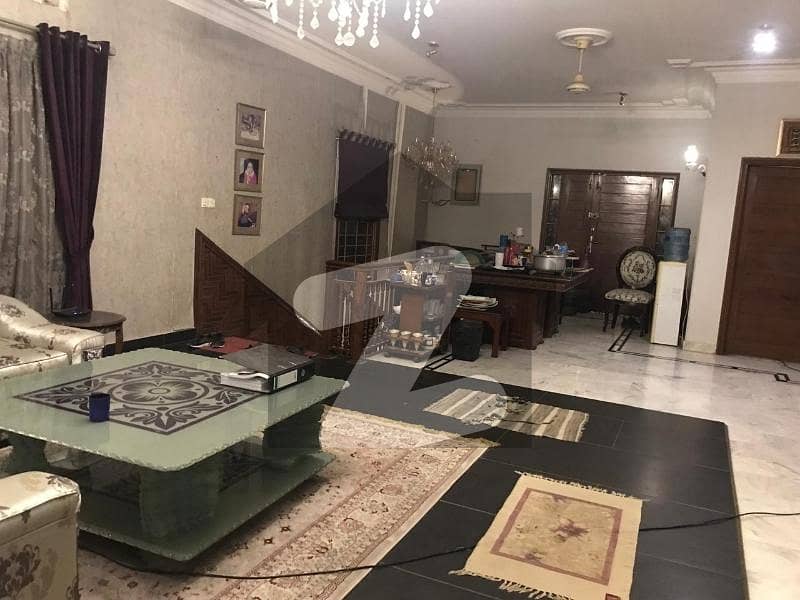 FULLY FURNISHED BEDROOM FOR RENT IN BANGLOW FULLY FURNISHED BEDROOM FOR RENT IN BANGLOW