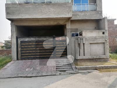 سٹی ولاز هاوسنگ سکیم سمندری روڈ,فیصل آباد میں 6 مرلہ مکان 1.5 کروڑ میں برائے فروخت۔