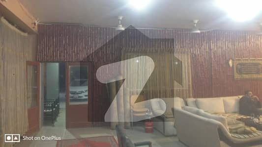 26FT X 26FT HALL WITH WASHROOM IS AVAIALBLE FOR RENT FOR OFFICES, SHOPA, RESTURANTS, ACADAMY, CLINIC, BEAUTY PARLOUR ETC