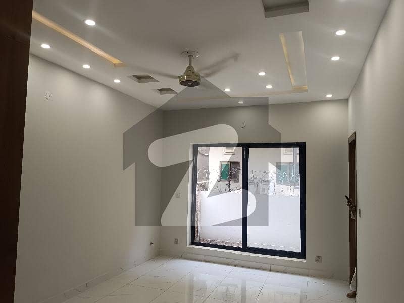 10 Marla Brand New House Aveleble For Sale 10 Marla Brand New House Aveleble For Sale