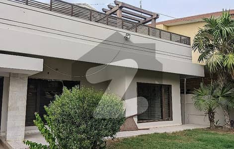 ڈی ایچ اے فیز 5 ڈی ایچ اے ڈیفینس,کراچی میں 5 کمروں کا 1 کنال مکان 3.8 لاکھ میں کرایہ پر دستیاب ہے۔