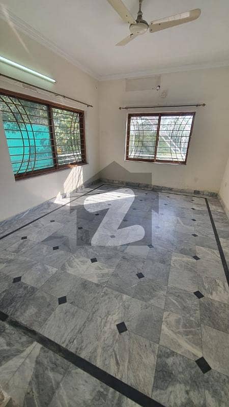 Very Beautiful 8 Bedrooms Triple Story House For Rent