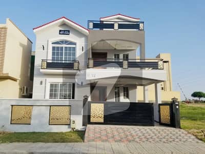 ڈی ایچ اے ڈیفینس فیز 5 ڈی ایچ اے ڈیفینس,اسلام آباد میں 5 کمروں کا 10 مرلہ مکان 1.45 لاکھ میں کرایہ پر دستیاب ہے۔