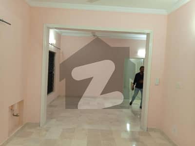 عسکری نذیر اپارٹمنٹس صدر,راولپنڈی میں 3 کمروں کا 12 مرلہ فلیٹ 1.1 لاکھ میں کرایہ پر دستیاب ہے۔ عسکری نذیر اپارٹمنٹس صدر,راولپنڈی میں 3 کمروں کا 12 مرلہ فلیٹ 1.1 لاکھ میں کرایہ پر دستیاب ہے۔