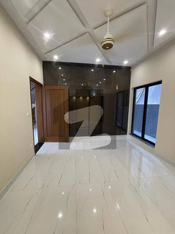 7 MARLA UPPER PORTION AVAILABLE FOR RENT