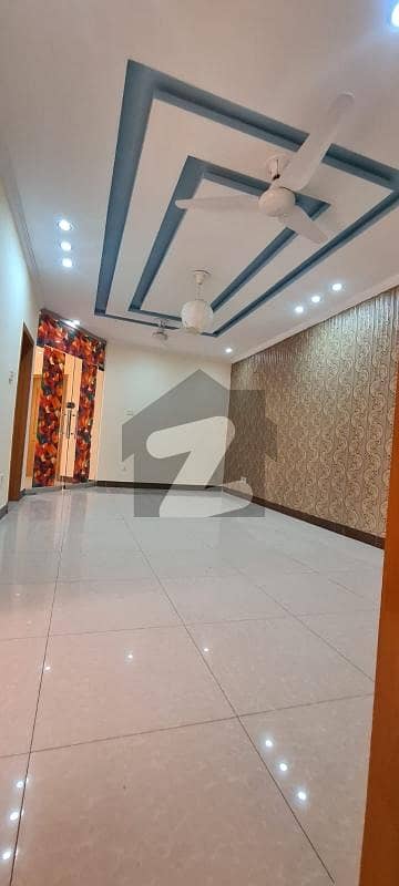 10 marla hauos avalible for rent