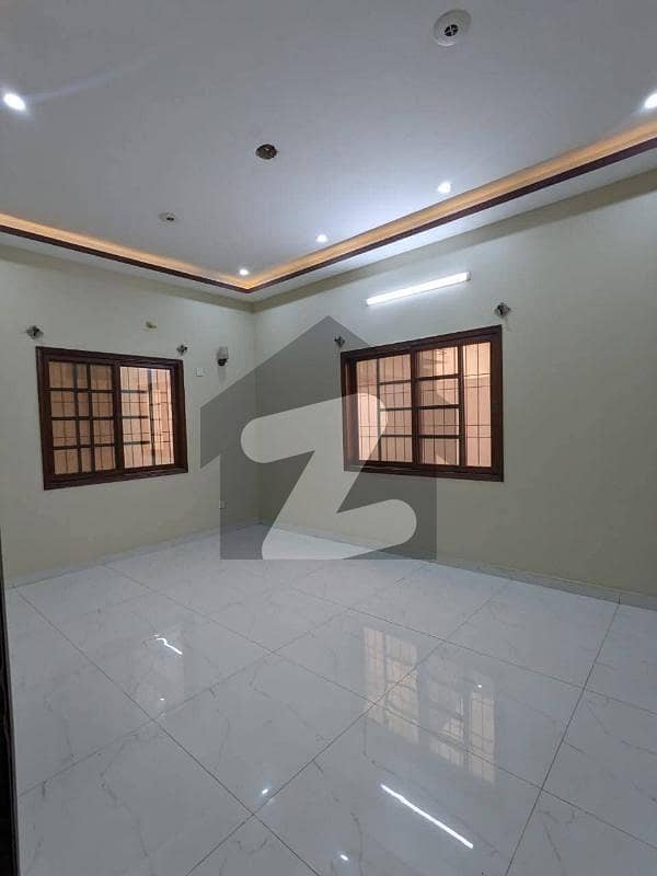 400 SQ YARDS 1ST FLOOR WITH ROOF