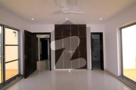 ڈی ایچ اے فیز 8 ڈیفنس (ڈی ایچ اے),لاہور میں 3 کمروں کا 10 مرلہ بالائی پورشن 75.0 ہزار میں کرایہ پر دستیاب ہے۔