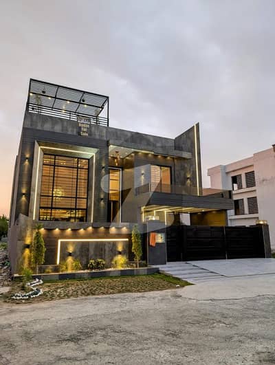 1 Kanal Modern House With Double Height Lobby & Drawing