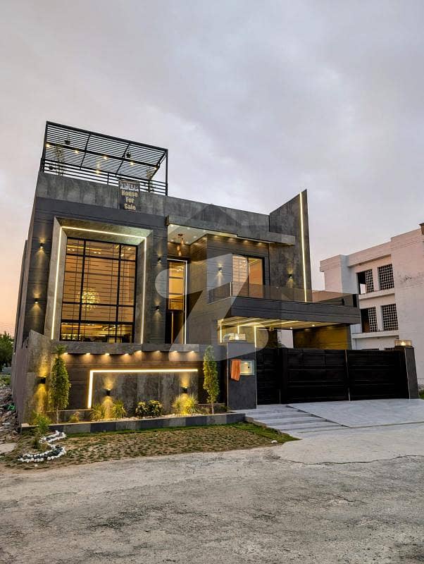1 Kanal Modern House With Double Height Lobby & Drawing 1 Kanal Modern House With Double Height Lobby & Drawing