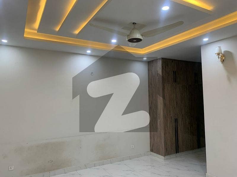 آئی ۔ 8 اسلام آباد میں 4 کمروں کا 1 کنال بالائی پورشن 2.5 لاکھ میں کرایہ پر دستیاب ہے۔