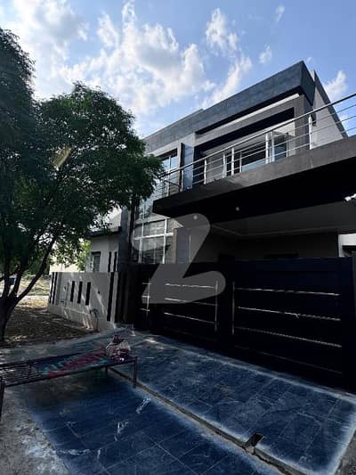 1 Kanal Beautifully Modern Lower Portion For Rent In DHA Phase 8 Ex Air Avenue