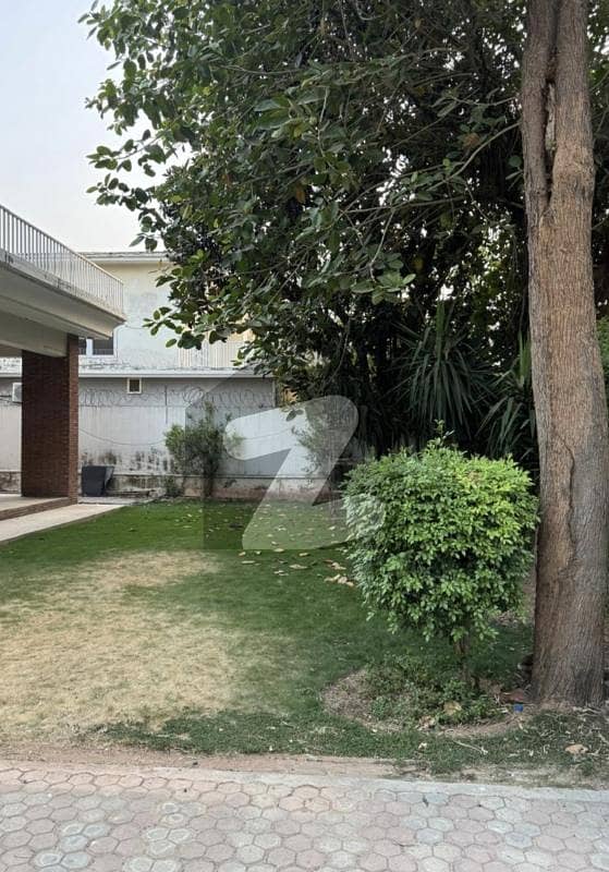 F-10 Full Ranovated House Available for Rent beautiful Location F-10 Full Ranovated House Available for Rent beautiful Location