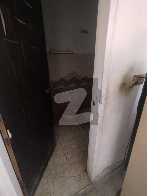 راجا بازار راولپنڈی میں 8 کمروں کا 4 مرلہ دفتر 2.9 کروڑ میں برائے فروخت۔ راجا بازار راولپنڈی میں 8 کمروں کا 4 مرلہ دفتر 2.9 کروڑ میں برائے فروخت۔