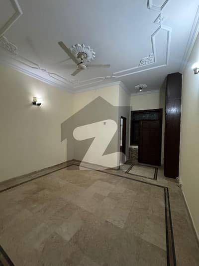 آئی ۔ 8 اسلام آباد میں 4 کمروں کا 1 کنال بالائی پورشن 2.6 لاکھ میں کرایہ پر دستیاب ہے۔