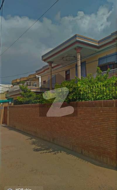 بوسان روڈ ملتان میں 6 کمروں کا 1 کنال مکان 3.25 کروڑ میں برائے فروخت۔