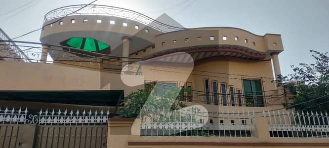 بوسان روڈ ملتان میں 6 کمروں کا 1 کنال مکان 3.0 کروڑ میں برائے فروخت۔